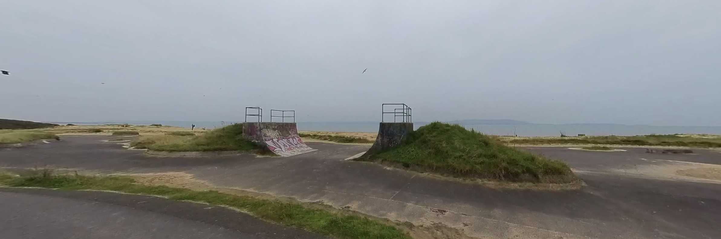 Crusty Halfpipe & DIY ledges and curbs